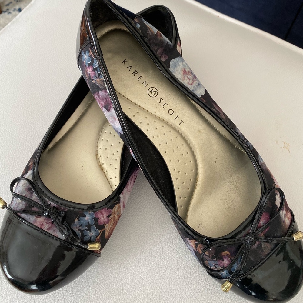 Adorable flats